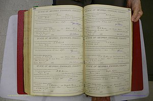 Emanuel Co, GA, Marriages Book D, 1904 - 1915, P 562-563.JPG