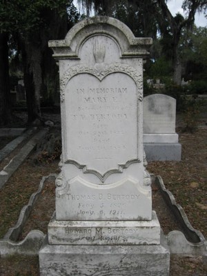 Bertody, Thomas D & Mary E Mangham, Bonaventure Cem, Chatham Co, GA.jpg