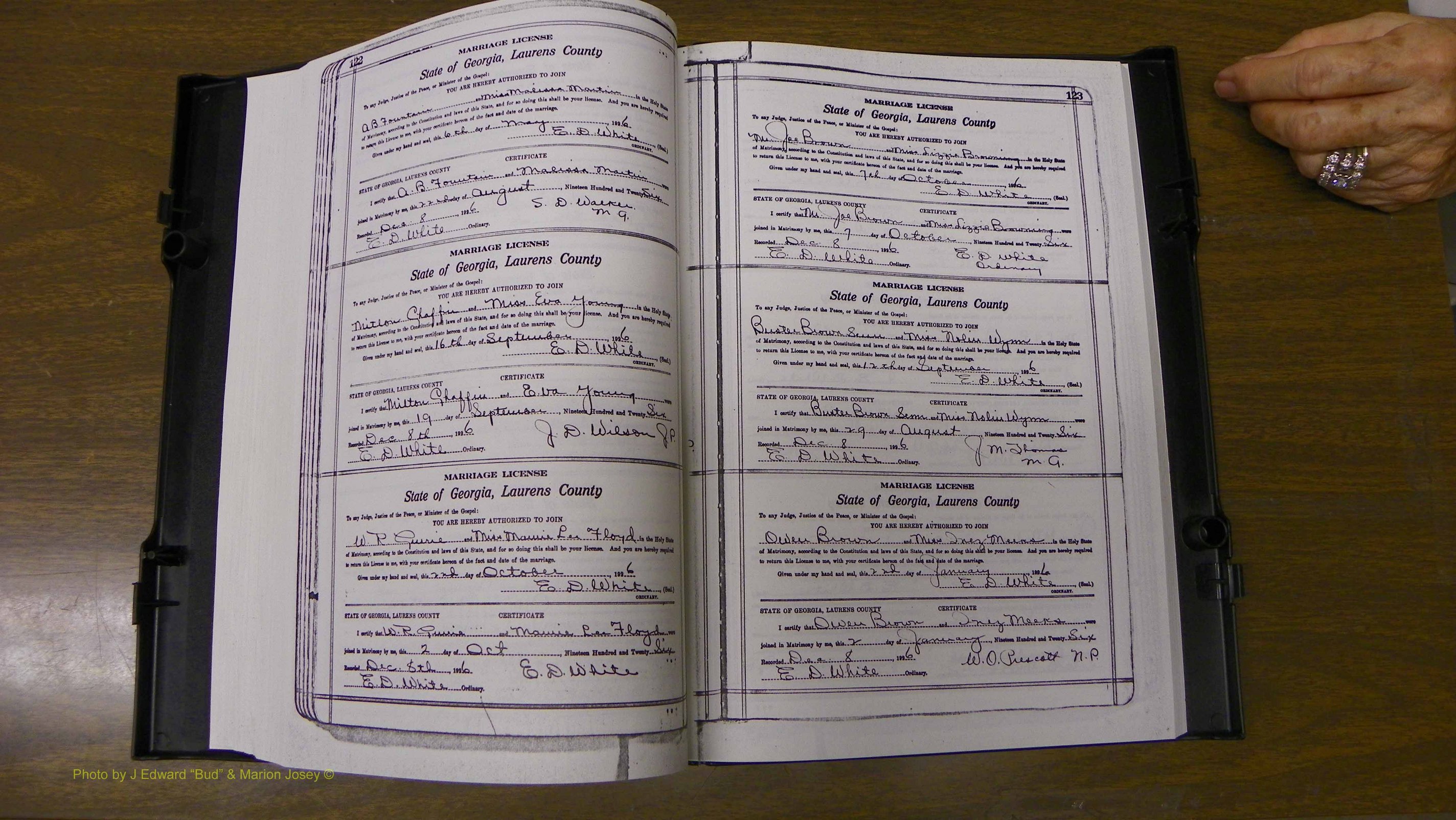 Laurens Co, GA, Marriages Book S, 1924 - 1934, White, P 122-123.JPG