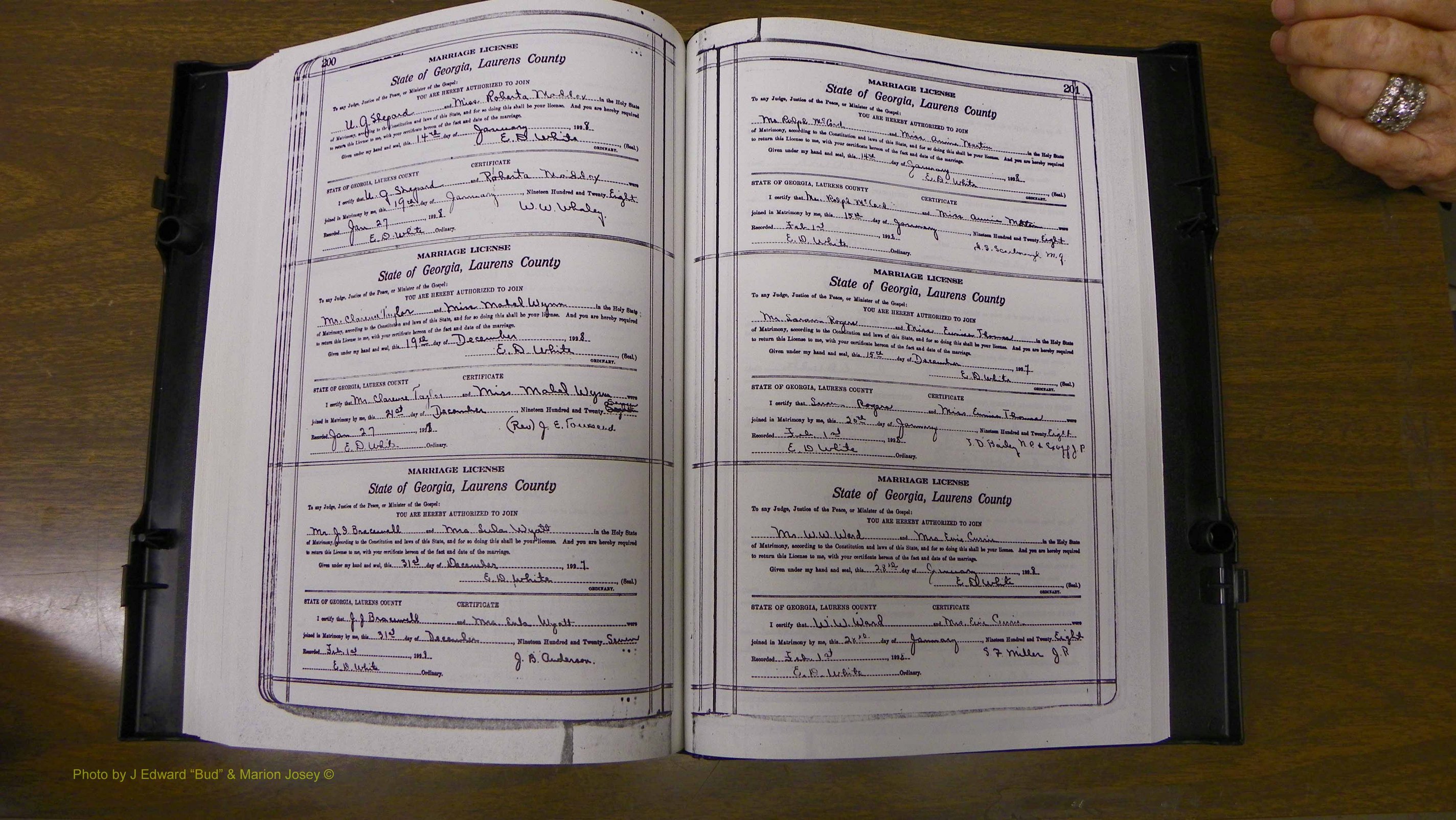 Laurens Co, GA, Marriages Book S, 1924 - 1934, White, P 200-201.JPG