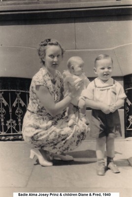 P, Alma, Diane & Fred Prinz, 1940.jpg