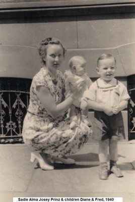 Pr, Alma, Diane & Fred Prinz, 1940.jpg