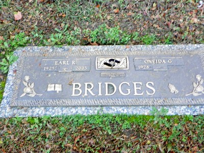 Bridges, Earl & Oneida G, Peninsula Cem, New Poet, VA.jpg
