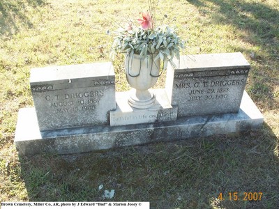 Driggers, Charlie Thomas & Minnie Josey, Brown Cemetery, Miller Co, AR.jpg