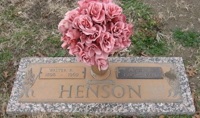 Henson, Walter R, & Mary Jane Cambell, Greenacres Cem, Johnson Co, TX.jpg