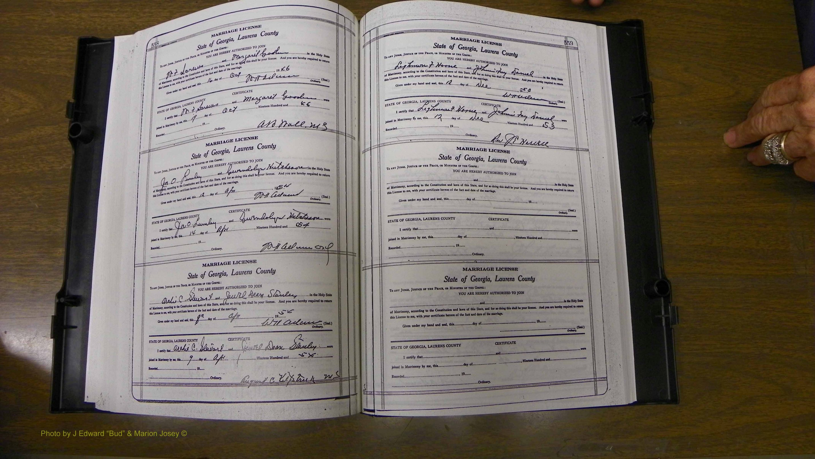 Laurens Co, GA, Marriages Book W, 1944 - 1955, White, P 558-559.JPG