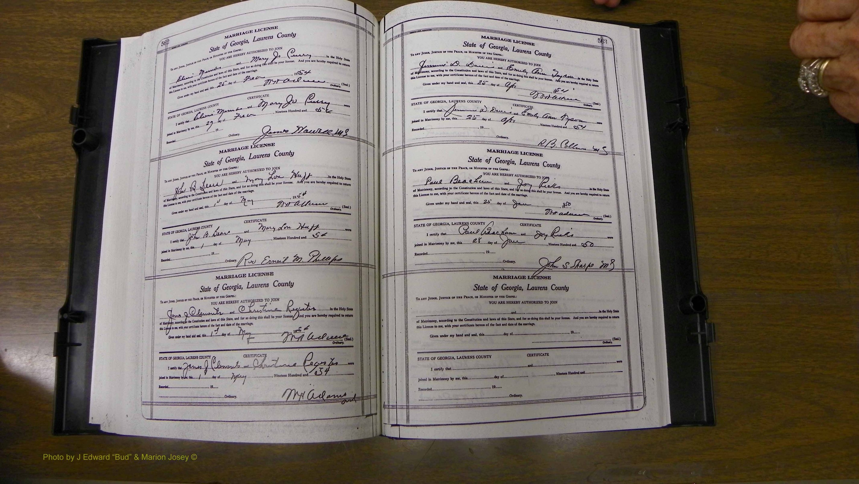 Laurens Co, GA, Marriages Book W, 1944 - 1955, White, P 562-563.JPG