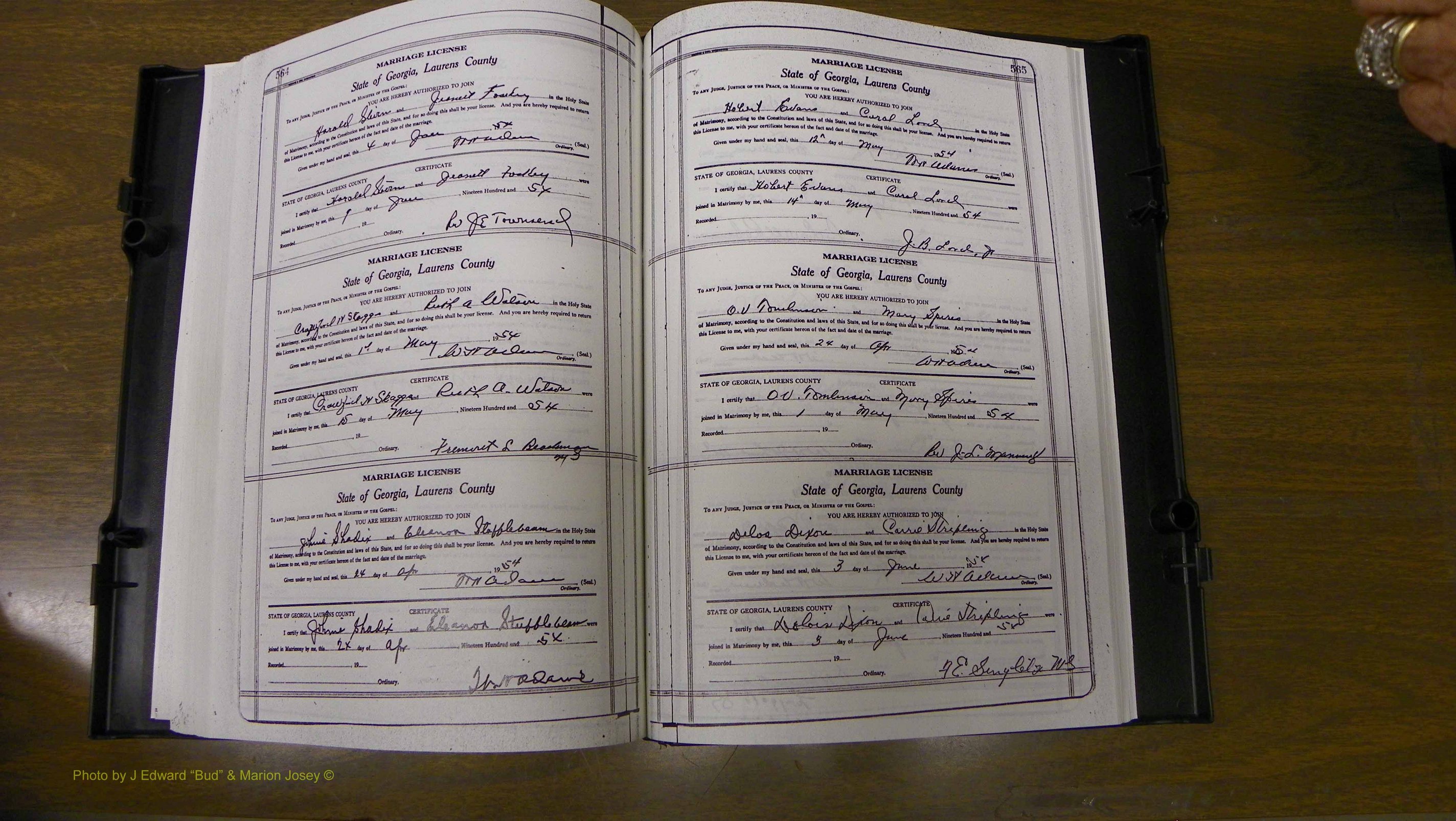 Laurens Co, GA, Marriages Book W, 1944 - 1955, White, P 564-565.JPG