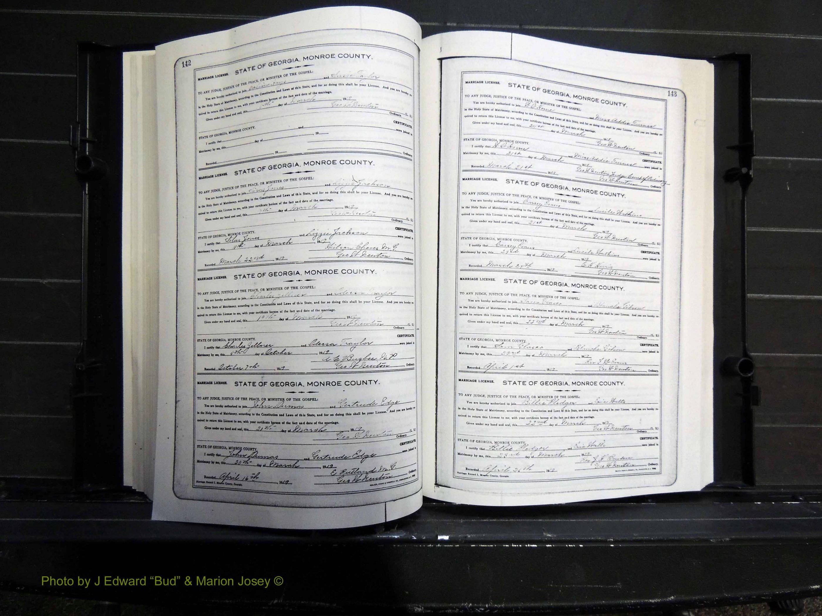 Monroe Co, GA, Marriages, Book I, 1917-1922 pg 142-143.JPG