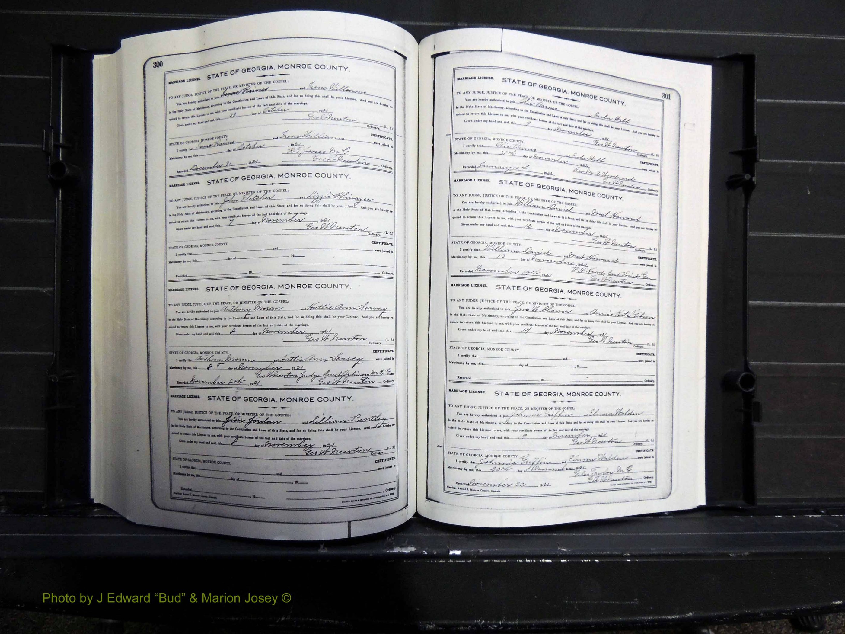Monroe Co, GA, Marriages, Book I, 1917-1922 pg 300-301.JPG