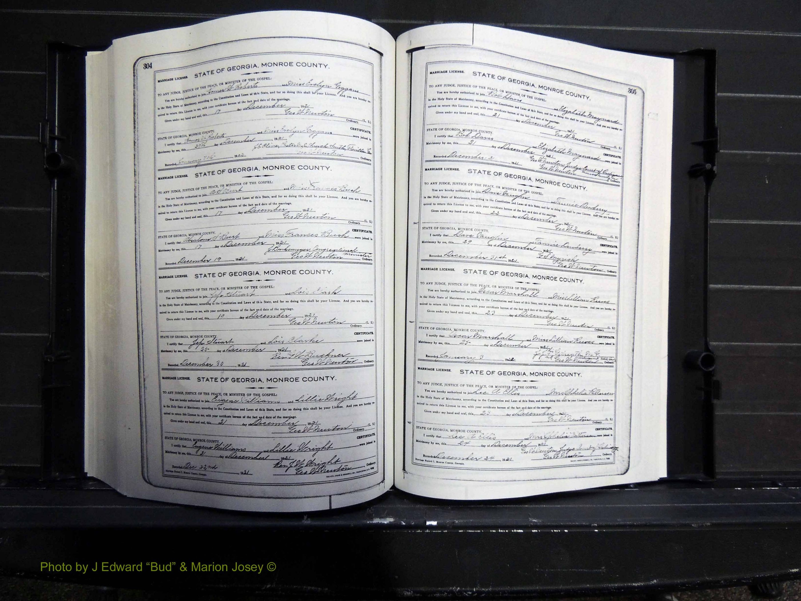 Monroe Co, GA, Marriages, Book I, 1917-1922 pg 304-305.JPG