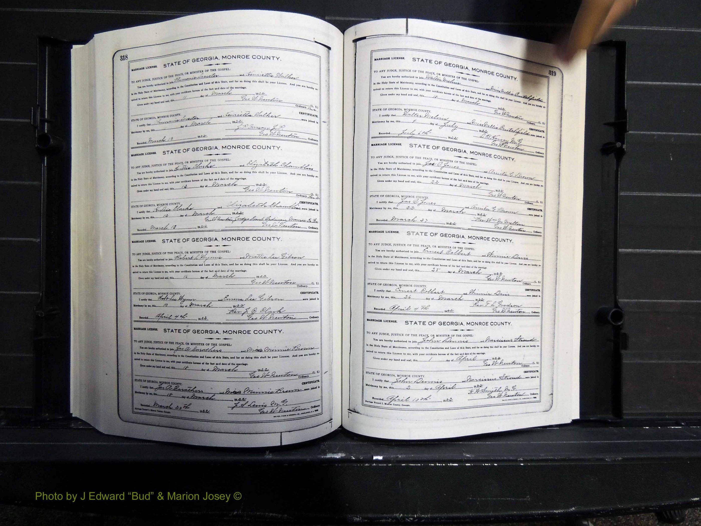 Monroe Co, GA, Marriages, Book I, 1917-1922 pg 318-319.JPG