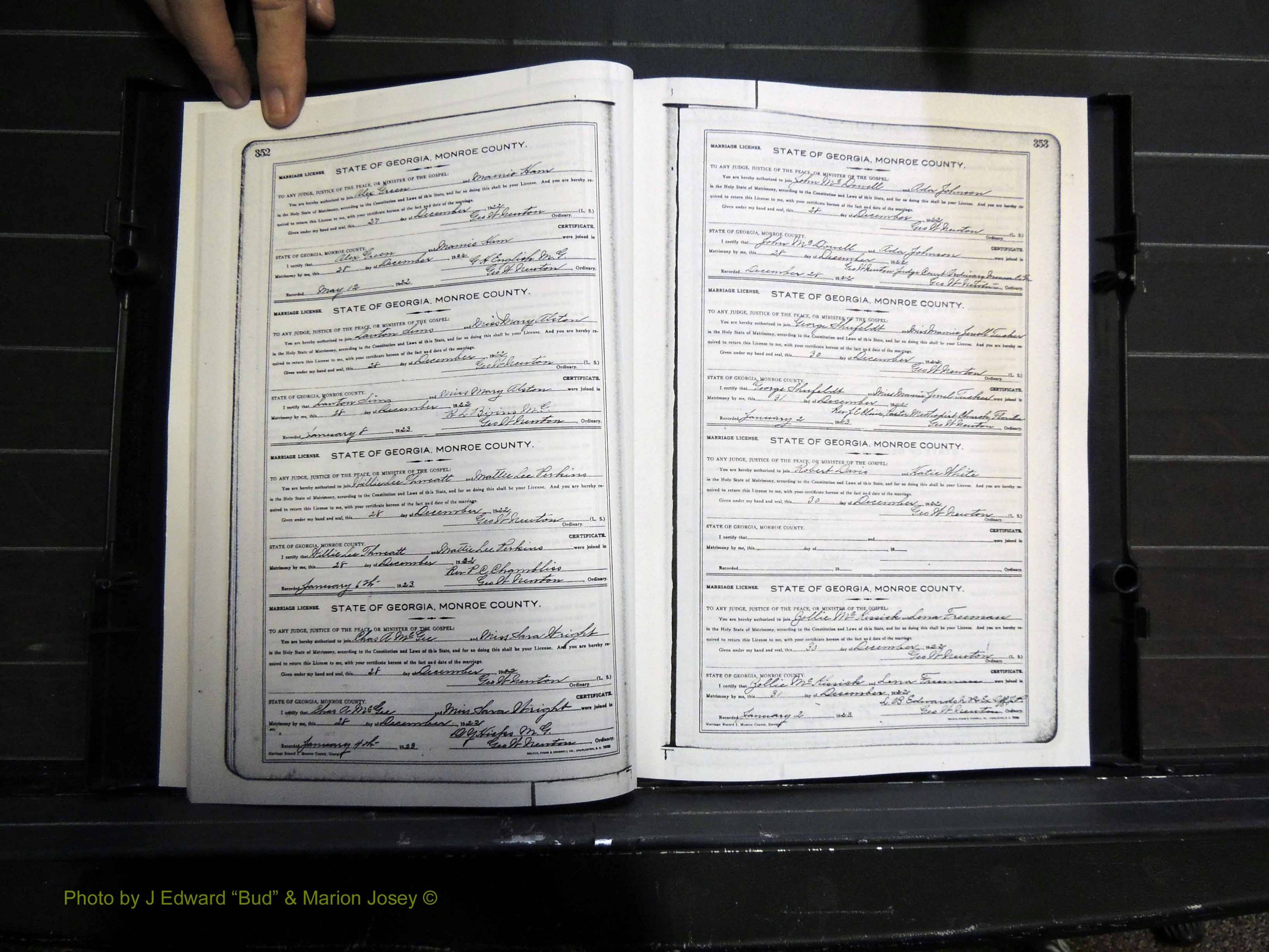Monroe Co, GA, Marriages, Book I2, 1922-1929 pg 352-353.JPG