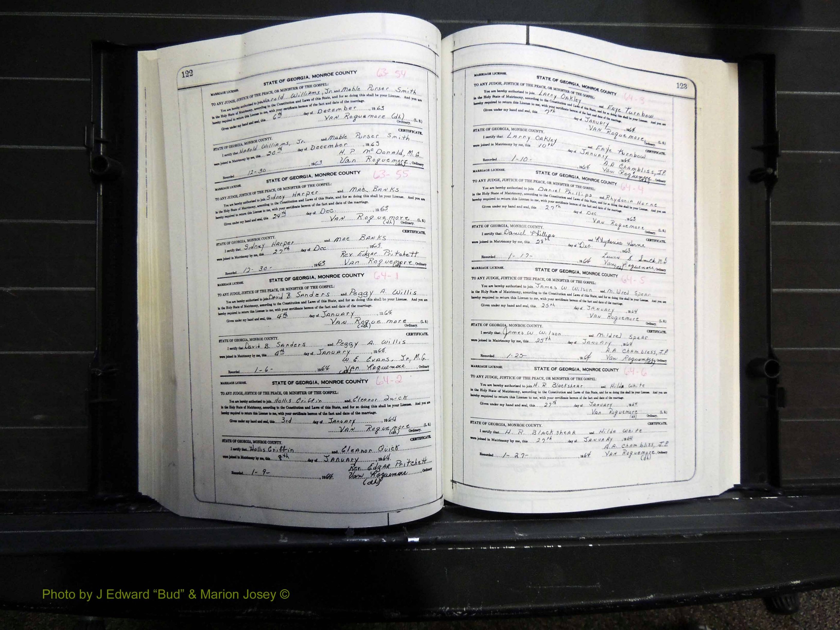 Monroe Co, GA, Marriages, Book K, 1952-1975 pg 122-123.JPG