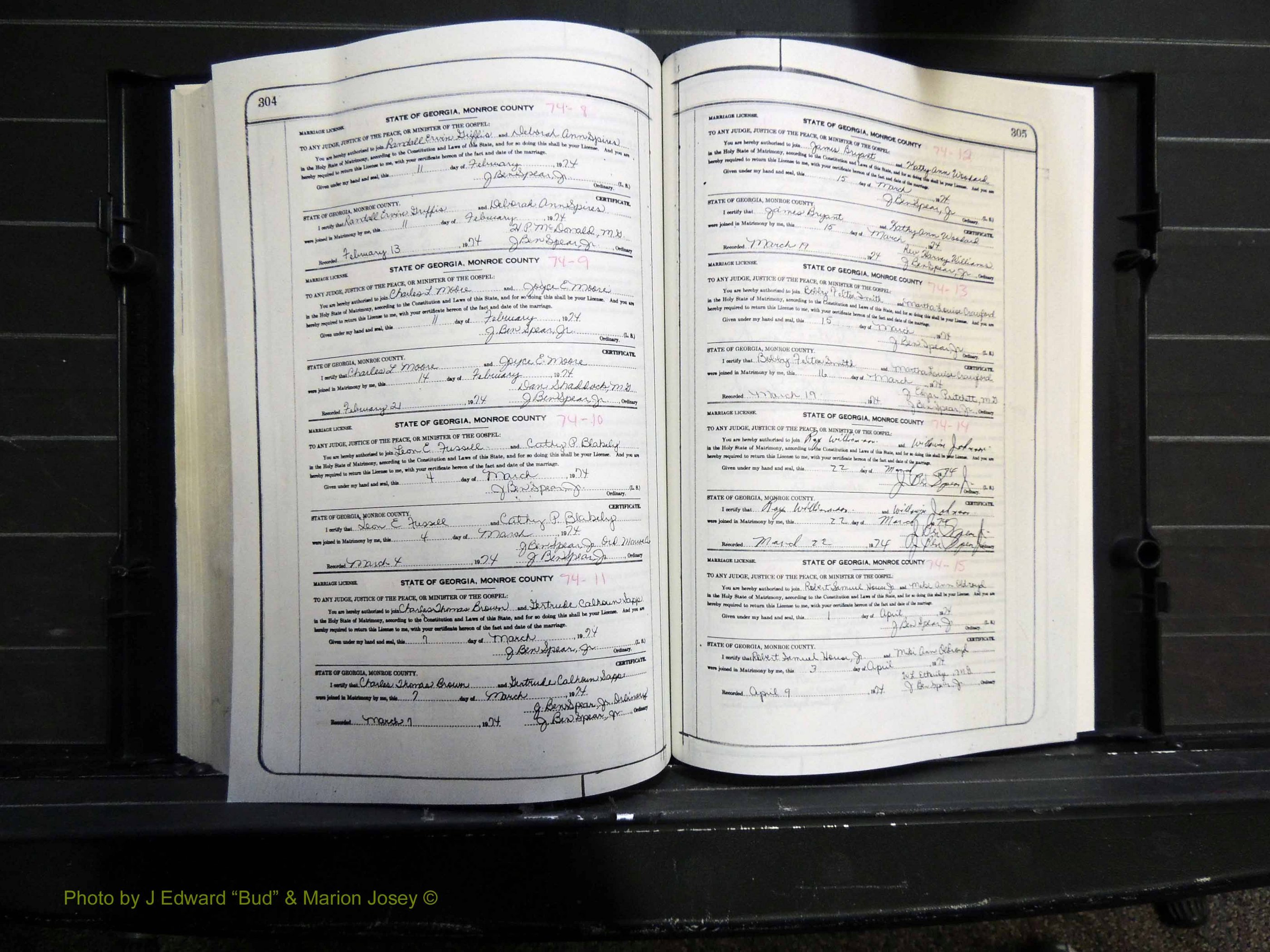 Monroe Co, GA, Marriages, Book K, 1952-1975 pg 304-305.JPG