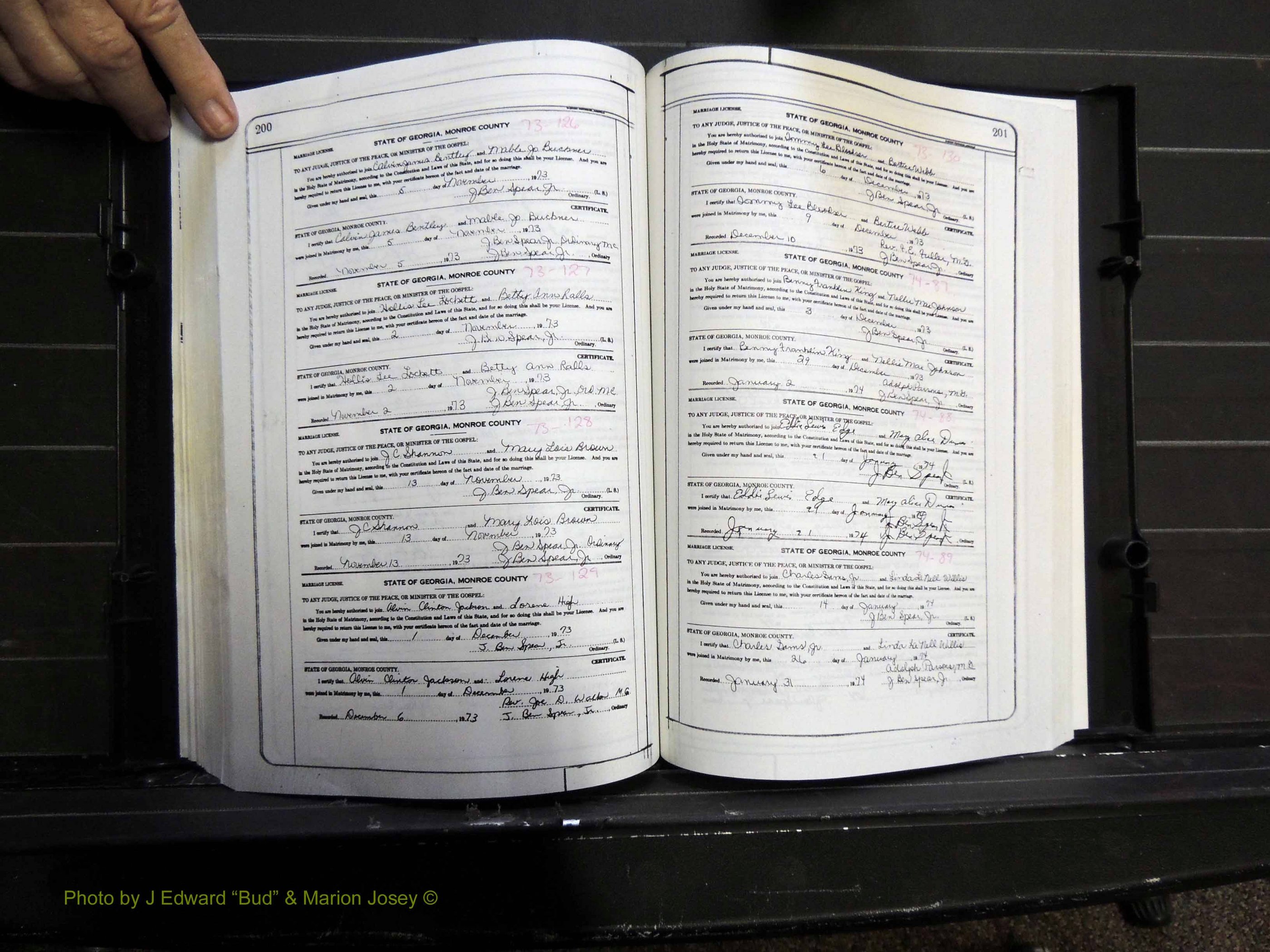Monroe Co, GA, Marriages, Book L, 1952-1983 pg 200-201.JPG