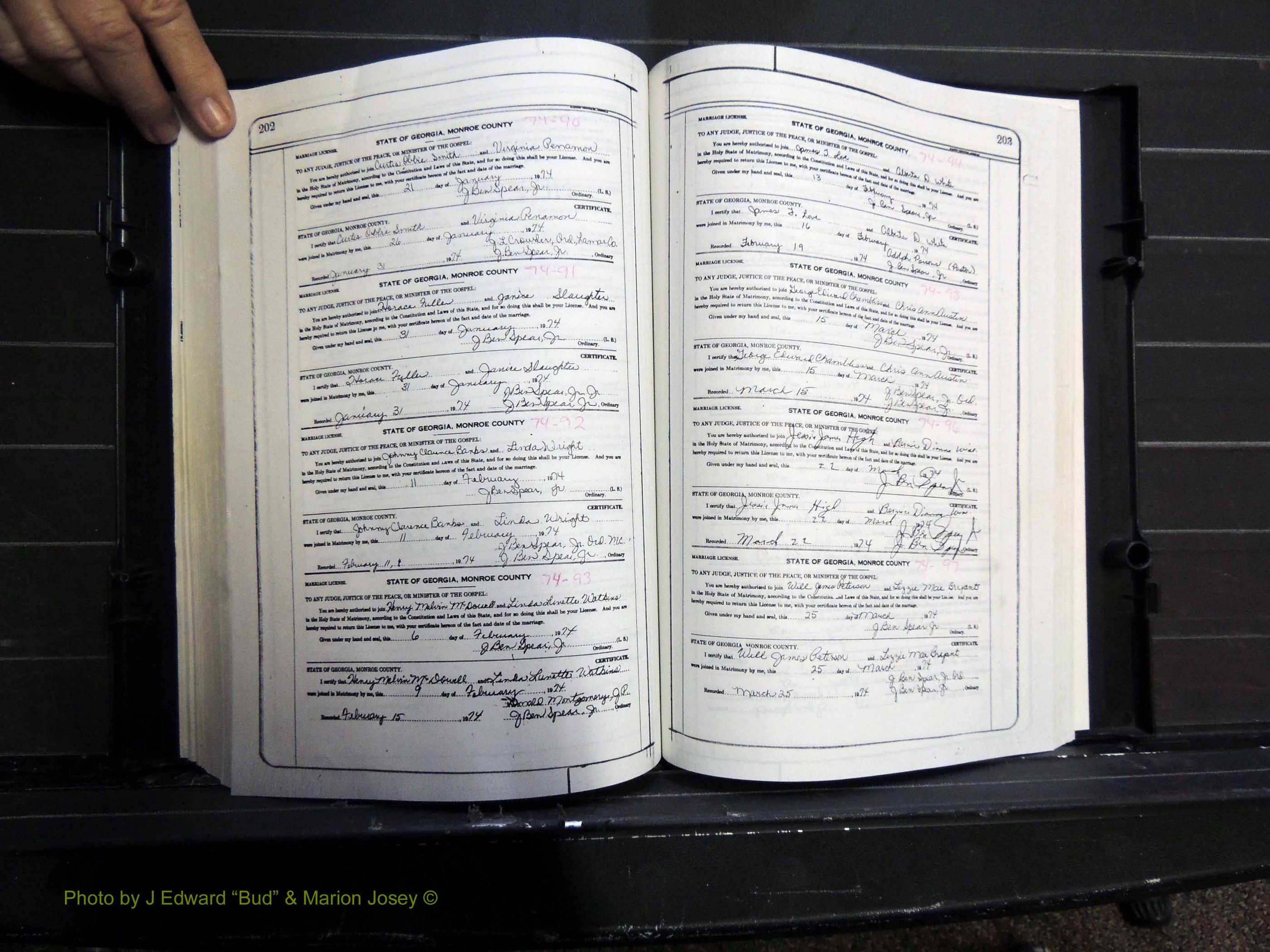Monroe Co, GA, Marriages, Book L, 1952-1983 pg 202-203.JPG