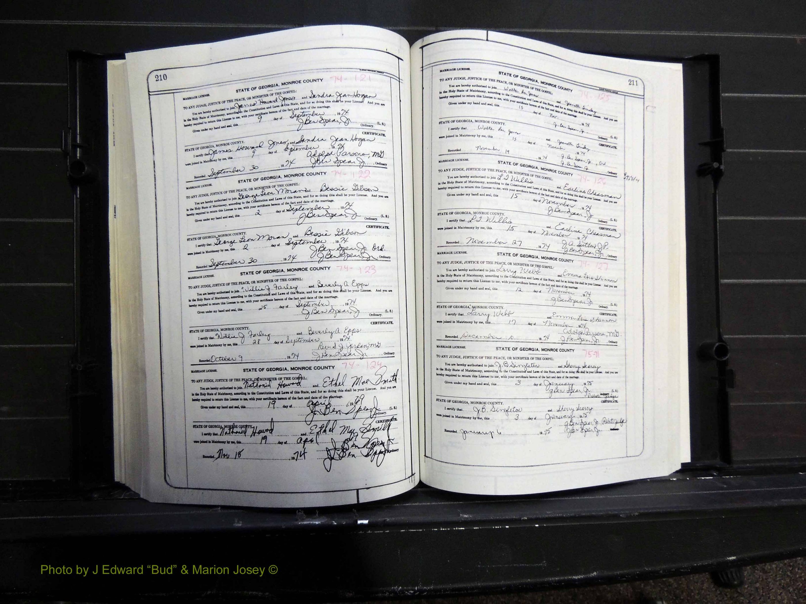 Monroe Co, GA, Marriages, Book L, 1952-1983 pg 210-211.JPG